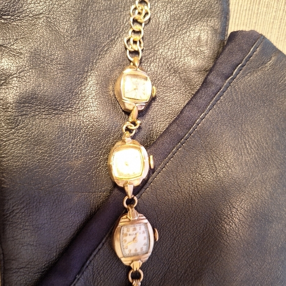 Elegant Gold Women's Bracelet Watch - Picture 7 of 10